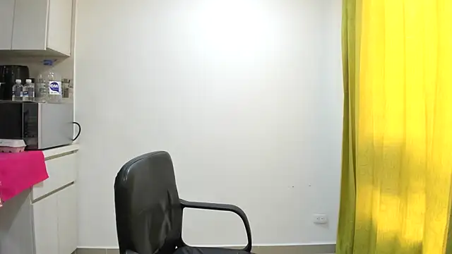 Snapshot of Adele_johnsonn1 chatting on January 2025 06:27:01 PM Adele johnsonn1 online show from January 2025 06:27:01 PM