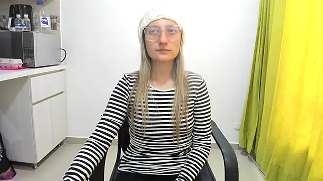 Snapshot of Adele_johnsonn1 chatting on January 2025 06:35:01 PM Adele johnsonn1 online show from January 2025 06:35:01 PM