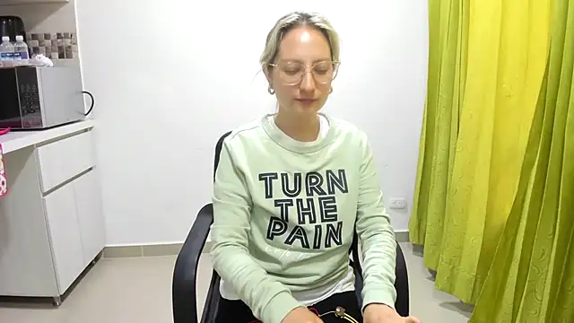 Snapshot of Adele_johnsonn1 chatting on February 2025 12:37:01 PM Adele johnsonn1 online show from February 2025 12:37:01 PM