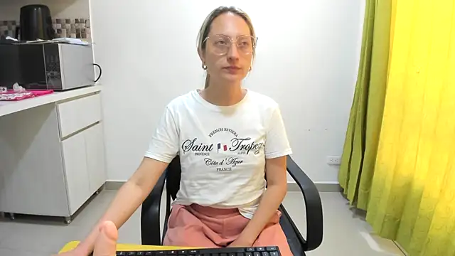 Snapshot of Adele_johnsonn1 chatting on February 2025 04:26:01 PM Adele johnsonn1 online show from February 2025 04:26:01 PM