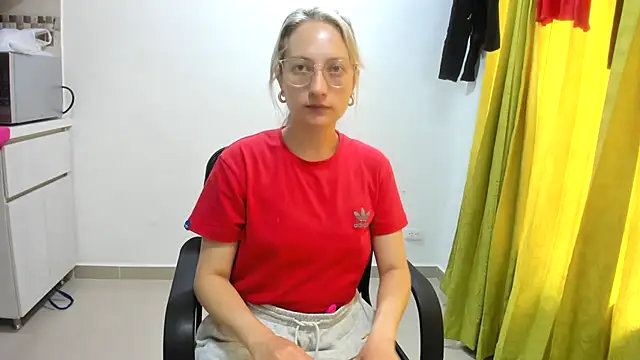 Snapshot of Adele_johnsonn1 chatting on March 2025 02:34:02 PM Adele johnsonn1 online show from March 2025 02:34:02 PM