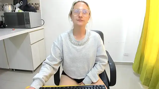 Snapshot of Adele_johnsonn1 chatting on March 2025 05:50:02 PM Adele johnsonn1 online show from March 2025 05:50:02 PM