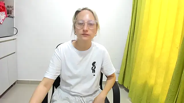Snapshot of Adele_johnsonn1 chatting on March 2025 03:19:01 PM Adele johnsonn1 online show from March 2025 03:19:01 PM