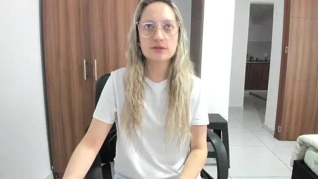 Snapshot of Adele_johnsonn1 chatting on September 2025 04:08:01 PM Adele johnsonn1 online show from September 2025 04:08:01 PM