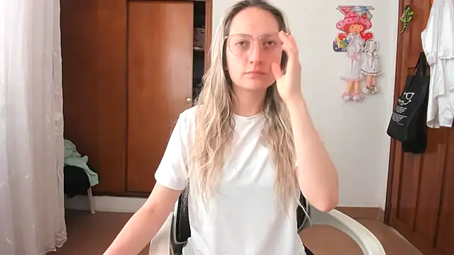 Snapshot of Adele_johnsonn1 chatting on October 2025 03:52:01 PM Adele johnsonn1 online show from October 2025 03:52:01 PM