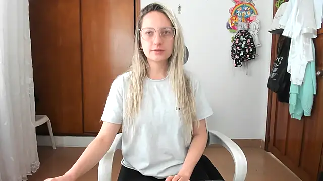 Snapshot of Adele_johnsonn1 chatting on October 2025 03:01:02 PM Adele johnsonn1 online show from October 2025 03:01:02 PM