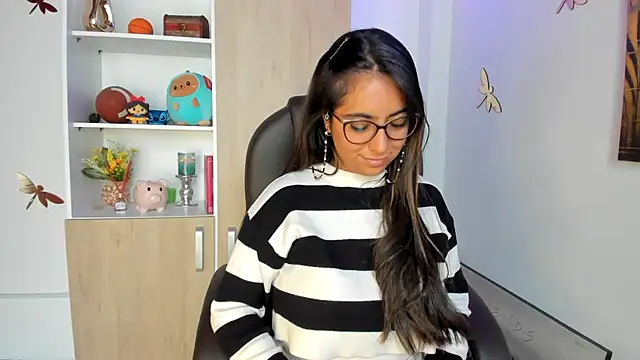 Isabellaa22 1 online show from October 2025 05:13:02 PM