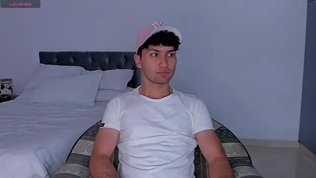 Valerio James7 online show from December 2024 04:06:01 PM