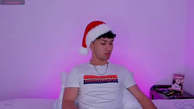 Valerio James7 online show from December 2024 06:26:01 PM