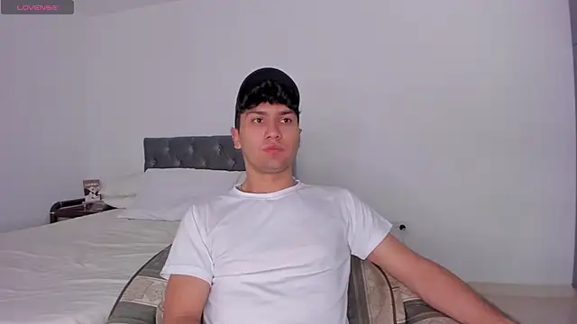 Valerio James7 online show from January 2025 10:04:01 PM