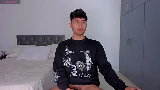 Valerio James7 online show from February 2025 02:48:02 PM