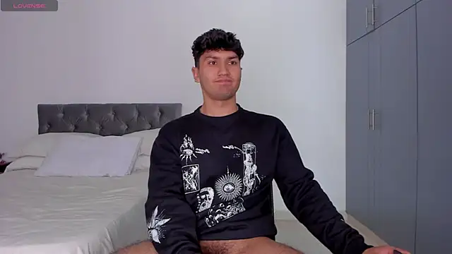 Valerio James7 online show from February 2025 05:52:02 PM