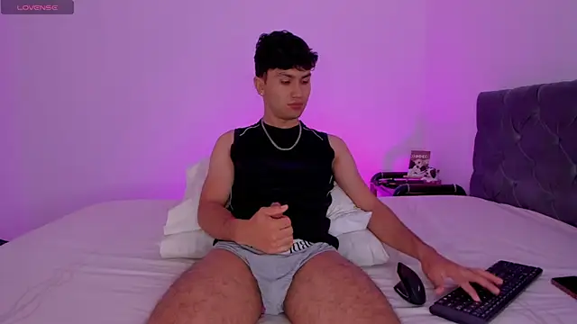 Valerio James7 online show from February 2025 12:57:02 PM