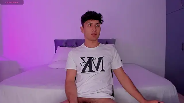 Valerio James7 online show from March 2025 11:03:02 PM