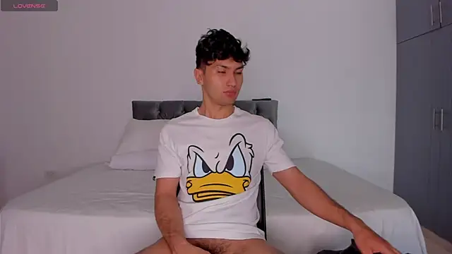 Valerio James7 online show from March 2025 04:13:02 PM