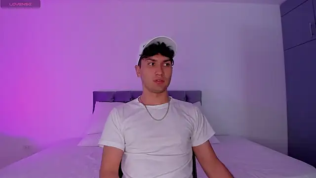 Valerio James7 online show from March 2025 07:36:01 PM