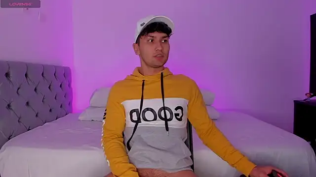 Valerio James7 online show from March 2025 01:05:02 AM