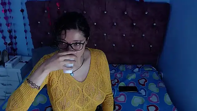 Snapshot of lunazulsj chatting on February 2025 01:20:01 PM lunazulsj online show from February 2025 01:20:01 PM