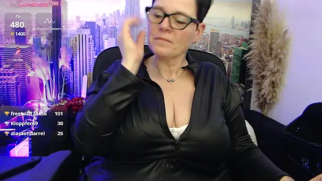 ninarandmann online show from February 2025 10:20:01 PM