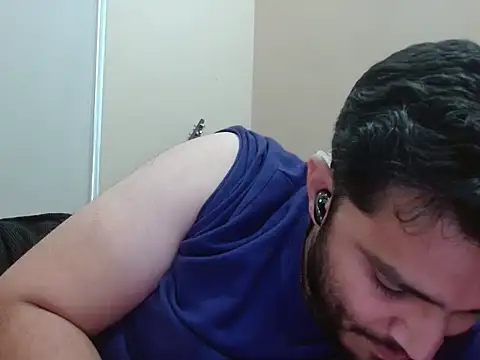 Snapshot of robintoit chatting on February 2026 05:03:02 AM robintoit online show from February 2026 05:03:02 AM