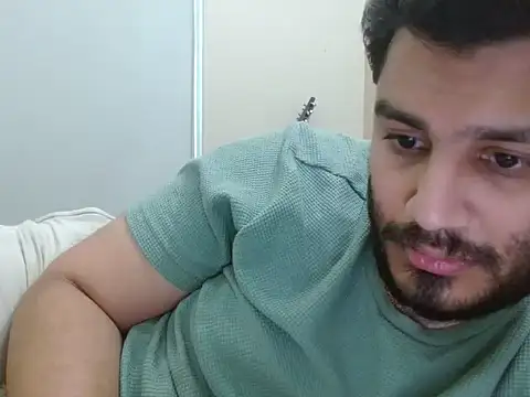 Snapshot of robintoit chatting on March 2026 05:24:01 AM robintoit online show from March 2026 05:24:01 AM