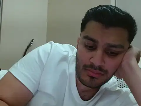 Snapshot of robintoit chatting on March 2026 04:35:02 PM robintoit online show from March 2026 04:35:02 PM