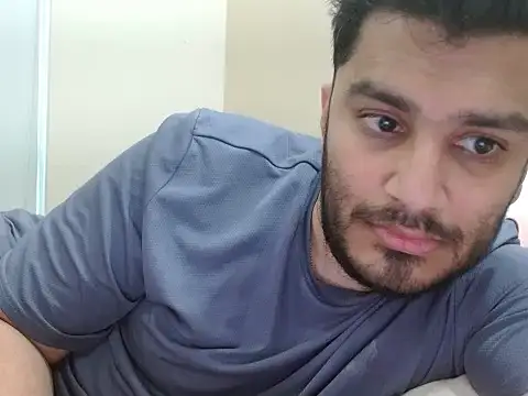 Snapshot of robintoit chatting on March 2026 04:23:01 AM robintoit online show from March 2026 04:23:01 AM