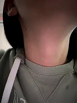 Snapshot of Bonniepark chatting on October 2025 12:47:01 PM Bonniepark online show from October 2025 12:47:01 PM