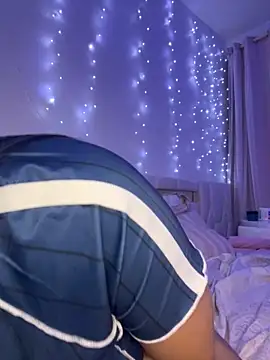 kamila french online show from December 2025 10:26:01 PM