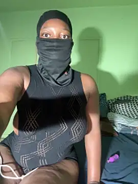 Snapshot of THEBUTTERNUT chatting on April 2026 11:30:02 AM THEBUTTERNUT online show from April 2026 11:30:02 AM