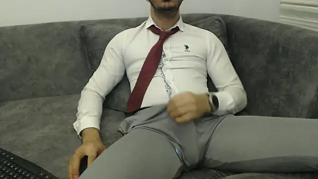 Naughtb0y online show from May 2026 11:33:02 PM