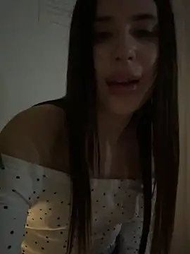 Milkissss online show from April 2026 07:44:01 PM
