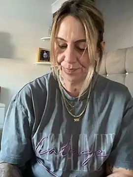 Snapshot of blondebitch2 chatting on January 2025 01:52:01 PM blondebitch2 online show from January 2025 01:52:01 PM
