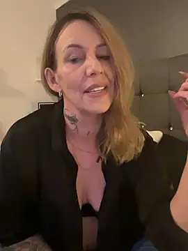 Snapshot of blondebitch2 chatting on February 2025 07:09:01 PM blondebitch2 online show from February 2025 07:09:01 PM