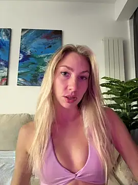 LuisaBecker online show from October 2025 05:35:02 PM