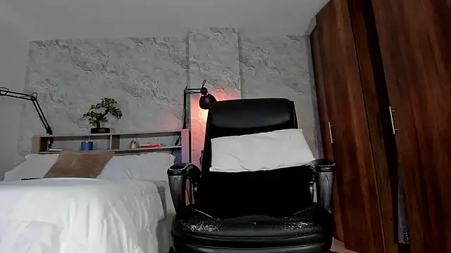 bruno woods online show from October 2025 07:23:01 PM