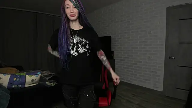 Snapshot of Roxy_Silver chatting on December 2024 11:16:02 PM Roxy Silver online show from December 2024 11:16:02 PM