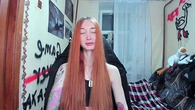 Snapshot of Roxy_Silver chatting on February 2025 09:06:01 PM Roxy Silver online show from February 2025 09:06:01 PM