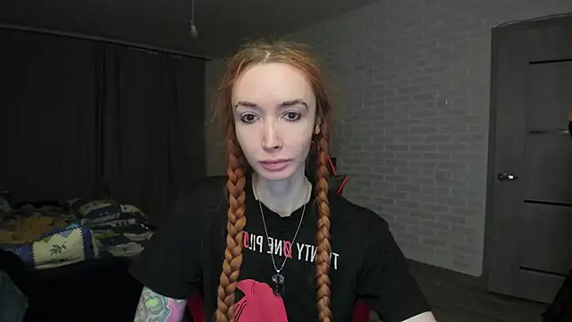 Snapshot of Roxy_Silver chatting on February 2025 09:11:02 PM Roxy Silver online show from February 2025 09:11:02 PM