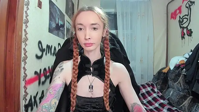 Snapshot of Roxy_Silver chatting on February 2025 07:25:01 PM Roxy Silver online show from February 2025 07:25:01 PM