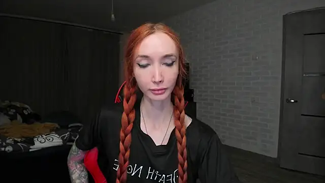 Snapshot of Roxy_Silver chatting on October 2025 04:19:01 PM Roxy Silver online show from October 2025 04:19:01 PM