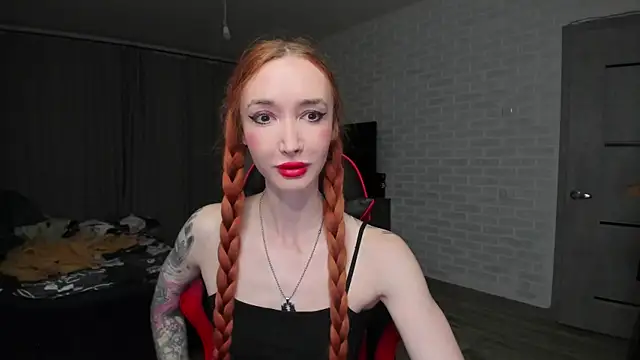 Snapshot of Roxy_Silver chatting on October 2025 07:09:02 PM Roxy Silver online show from October 2025 07:09:02 PM