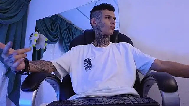 Stuart Boy  online show from February 2025 04:19:02 AM