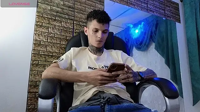 Stuart Boy  online show from September 2025 03:49:01 AM