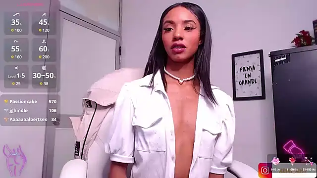 Snapshot of xenia_golden chatting on February 2025 04:11:02 PM xenia golden online show from February 2025 04:11:02 PM