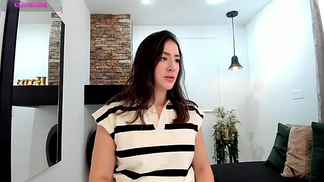 Snapshot of _AlejaCruz_ chatting on September 2025 05:23:02 PM AlejaCruz online show from September 2025 05:23:02 PM