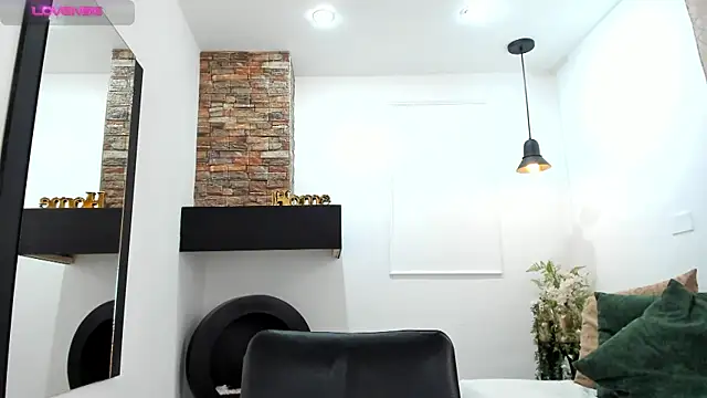 Snapshot of _AlejaCruz_ chatting on September 2025 11:56:02 AM AlejaCruz online show from September 2025 11:56:02 AM