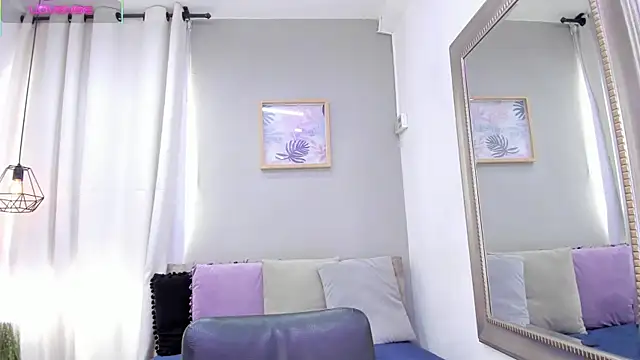 Snapshot of _AlejaCruz_ chatting on September 2025 05:40:02 PM AlejaCruz online show from September 2025 05:40:02 PM