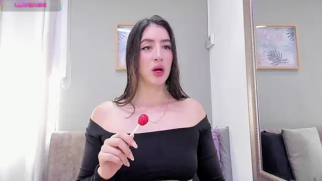 Snapshot of _AlejaCruz_ chatting on October 2025 04:57:02 PM AlejaCruz online show from October 2025 04:57:02 PM