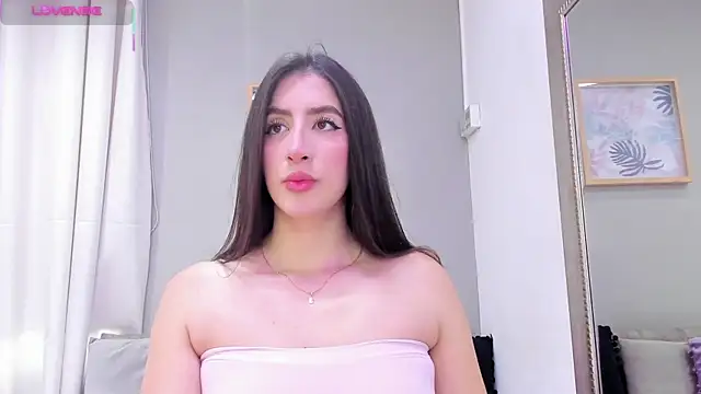 Snapshot of _AlejaCruz_ chatting on October 2025 07:23:02 PM AlejaCruz online show from October 2025 07:23:02 PM